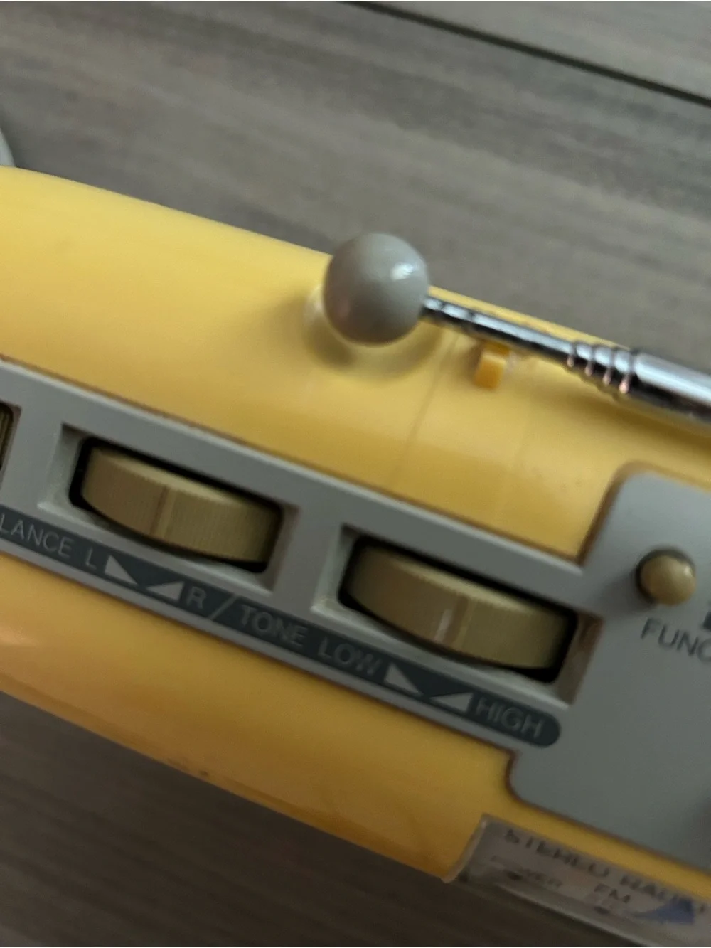 Vintage Sharp Q-50 (Y) Yellow Retro Portable AM/FM Radio Cassette Player - Picture 7 of 7